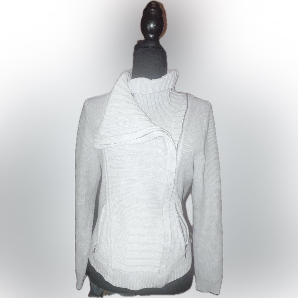 New York & Company Elegant Grey Versatile Neck Sweater